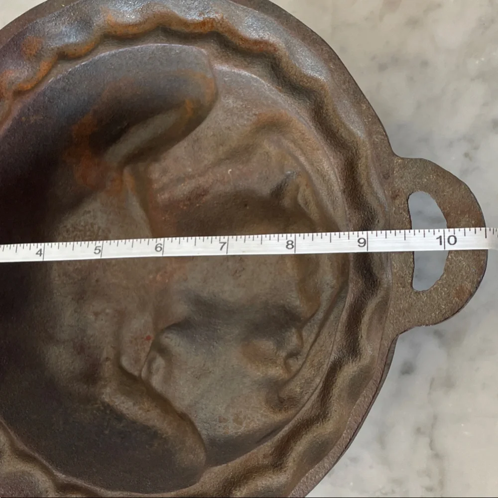 VINTAGE Rustic Cast Iron Pig Head Mold Baking Pan